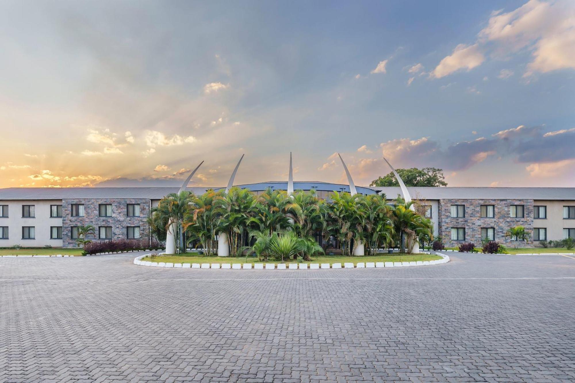 Protea Hotel By Marriott Ndola Exteriör bild