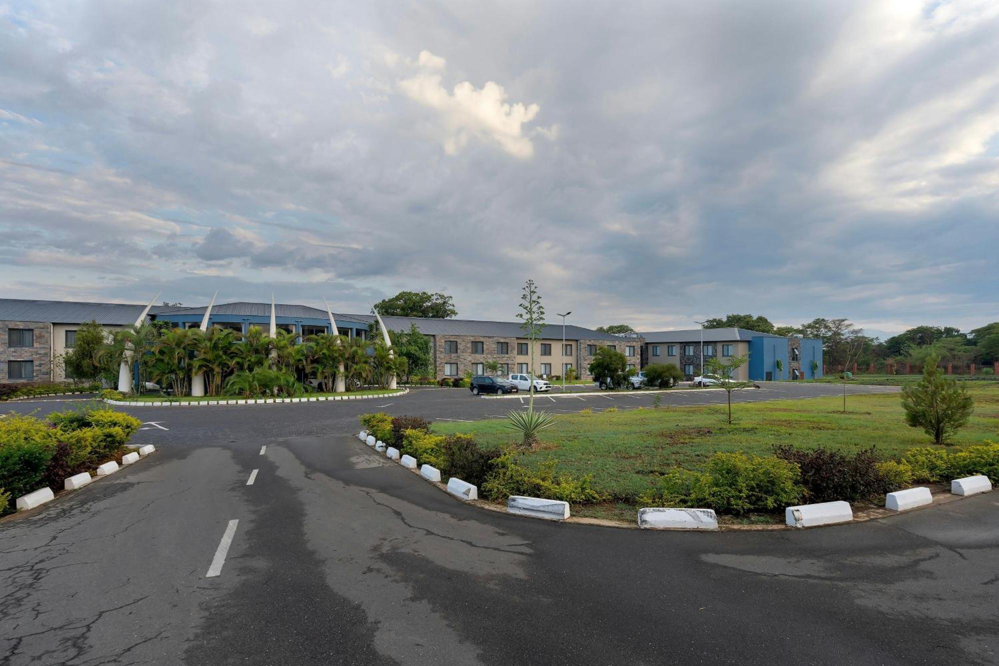Protea Hotel By Marriott Ndola Exteriör bild